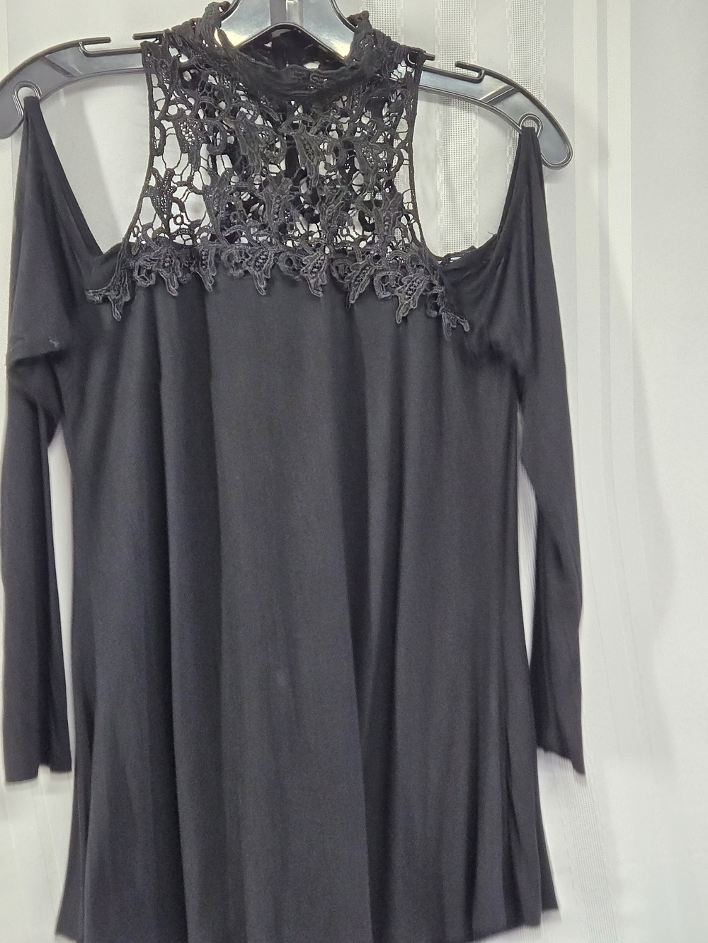 PAPER  TEE WOMENS Black Cold-Shoulder Top with Lace Crochet Yoke SIze MEDIUM